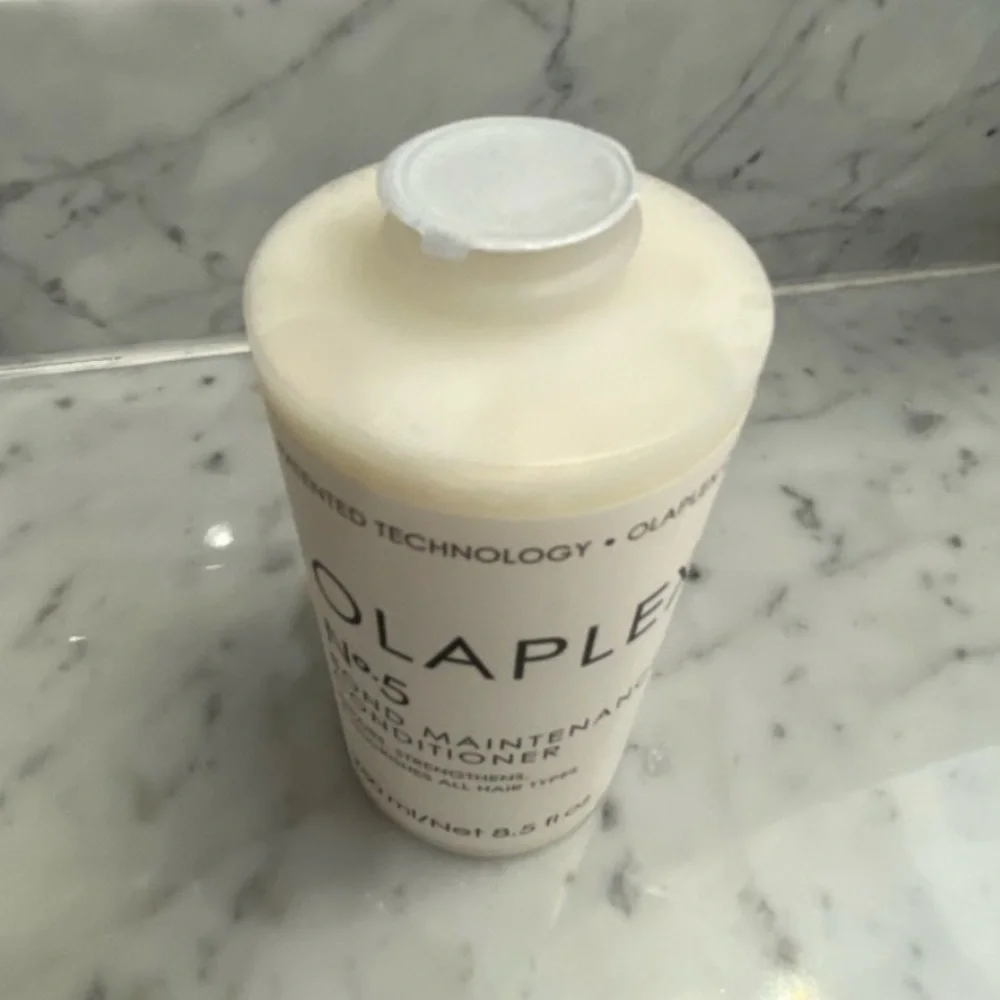 OLAPLEX No.4 Bond Maintenance Shampoo - Cream
Unopened | Sealed - Picture 3 of 3